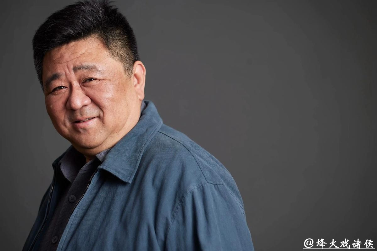 57岁梁冠华：不碰烂戏、不装嫩，凭什么越老越吃香？中年男演员的脸被打肿了